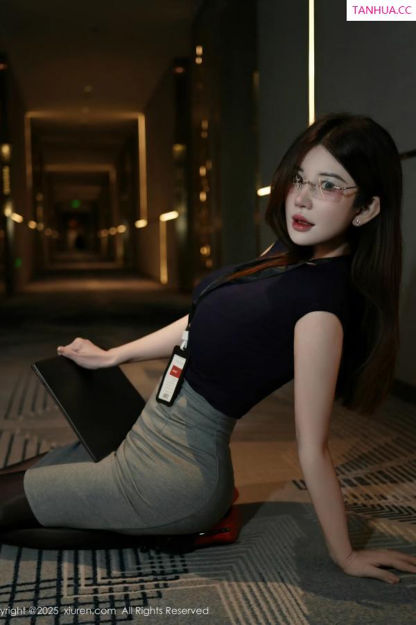   [XiuRen]高清写真图 2025.11.24 No.11023 苏甜橙子 闪亮黑丝第5张图片